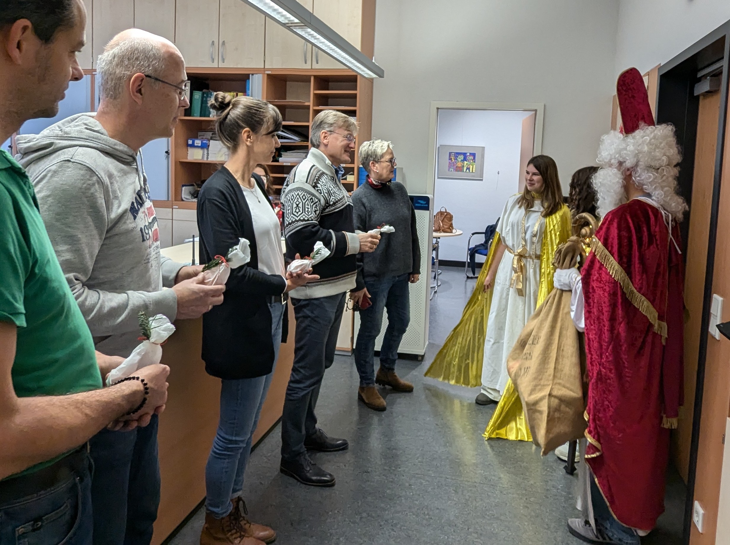 Besuch bei Verwaltung und Schulleitung