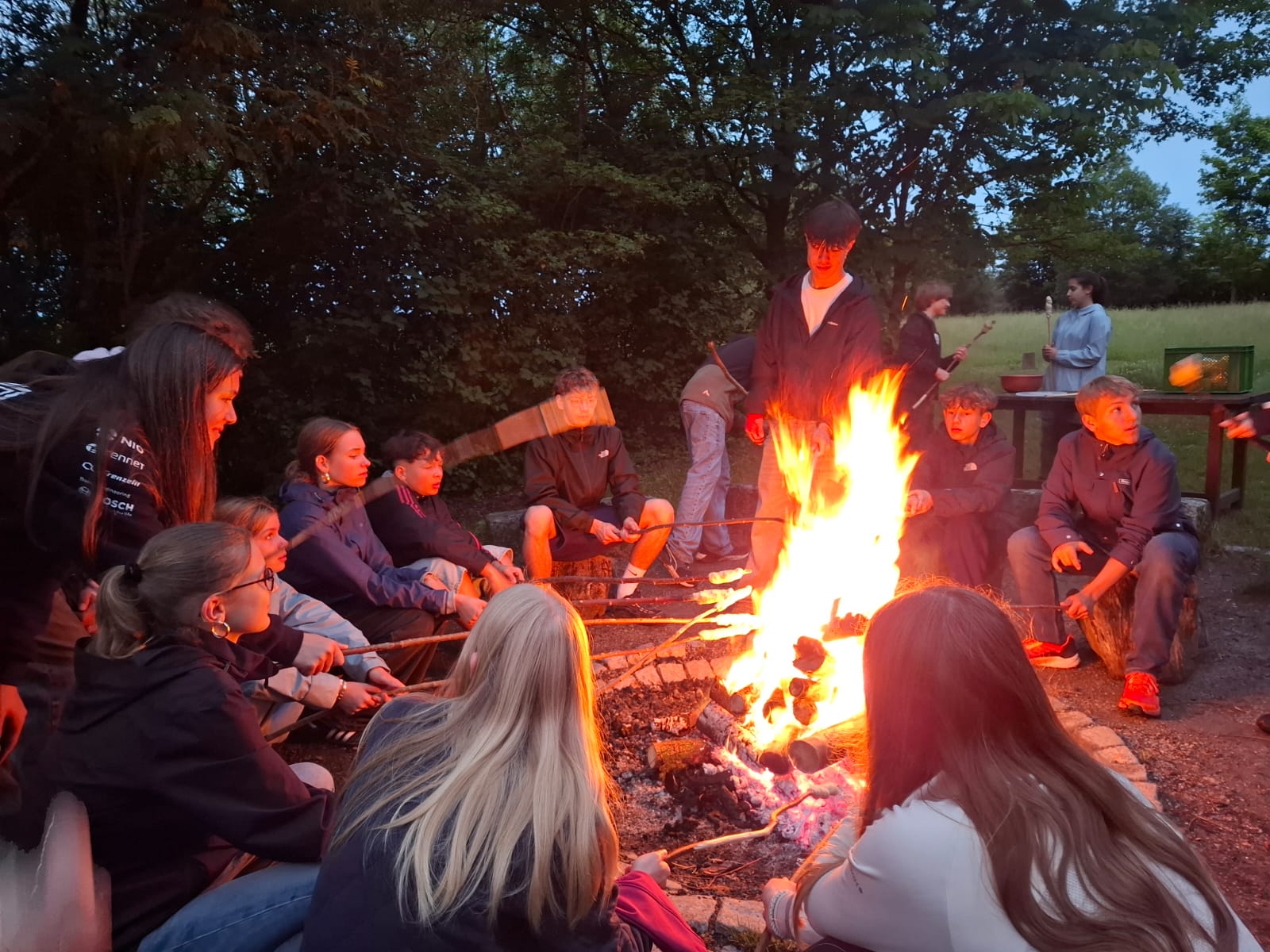 Gemeinsames Lagerfeuer