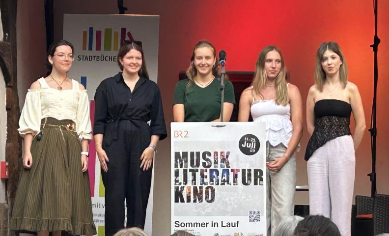 Unsere Schülerinnen beim Poetry-Slam
