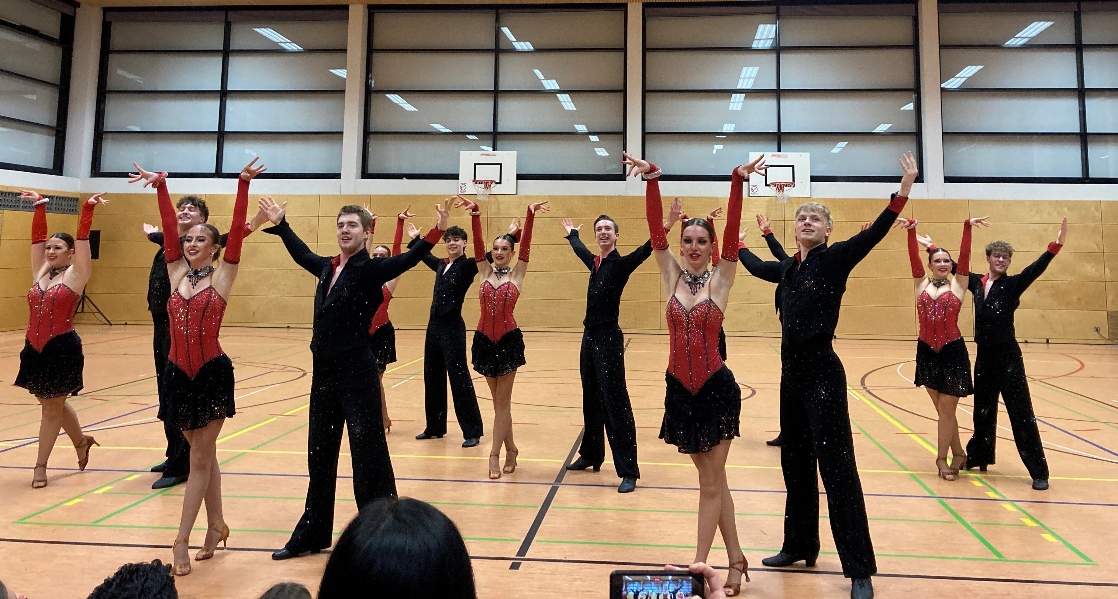 Auftritt der Lateinformation. 