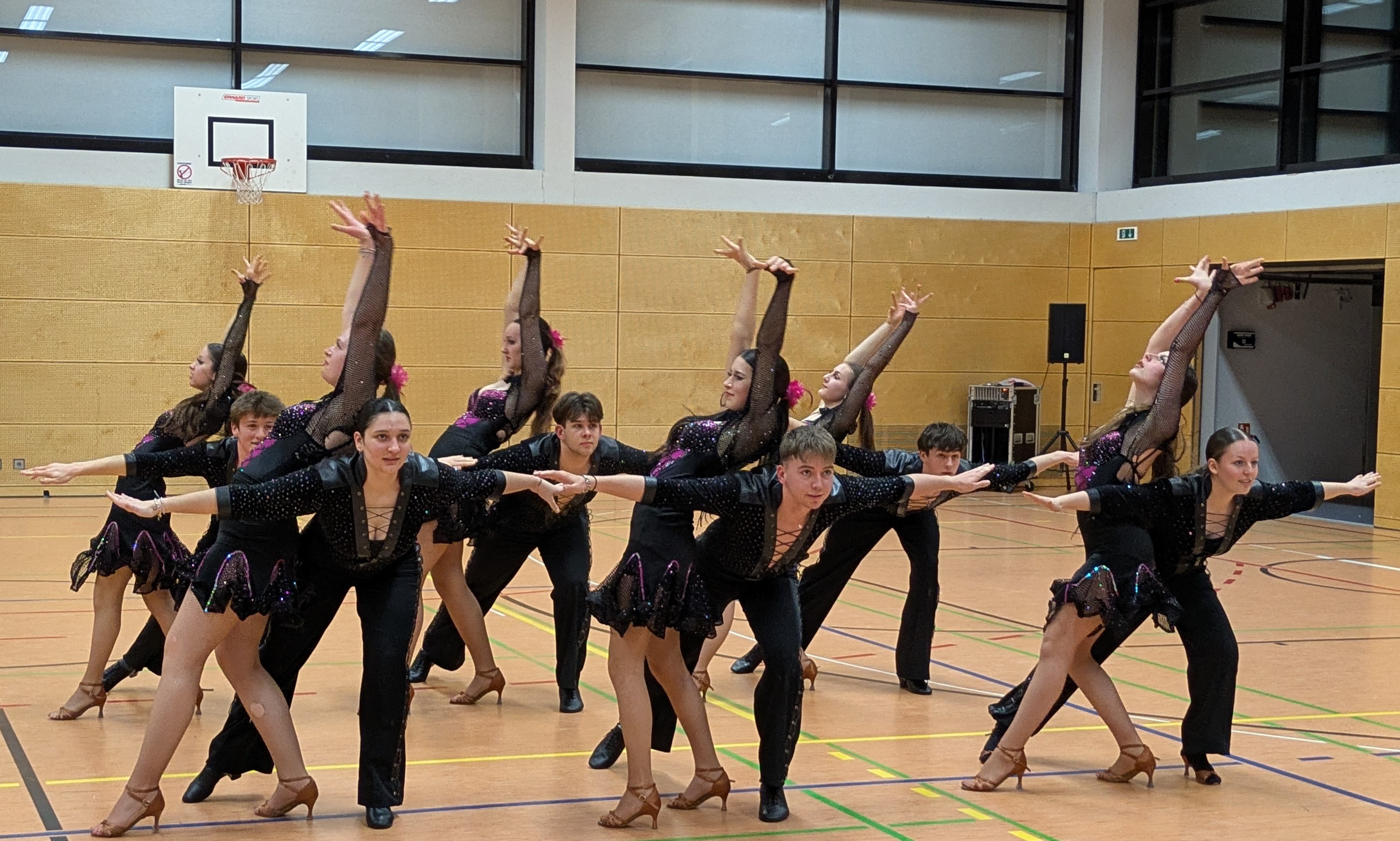 Auftritt der Lateinformation. 