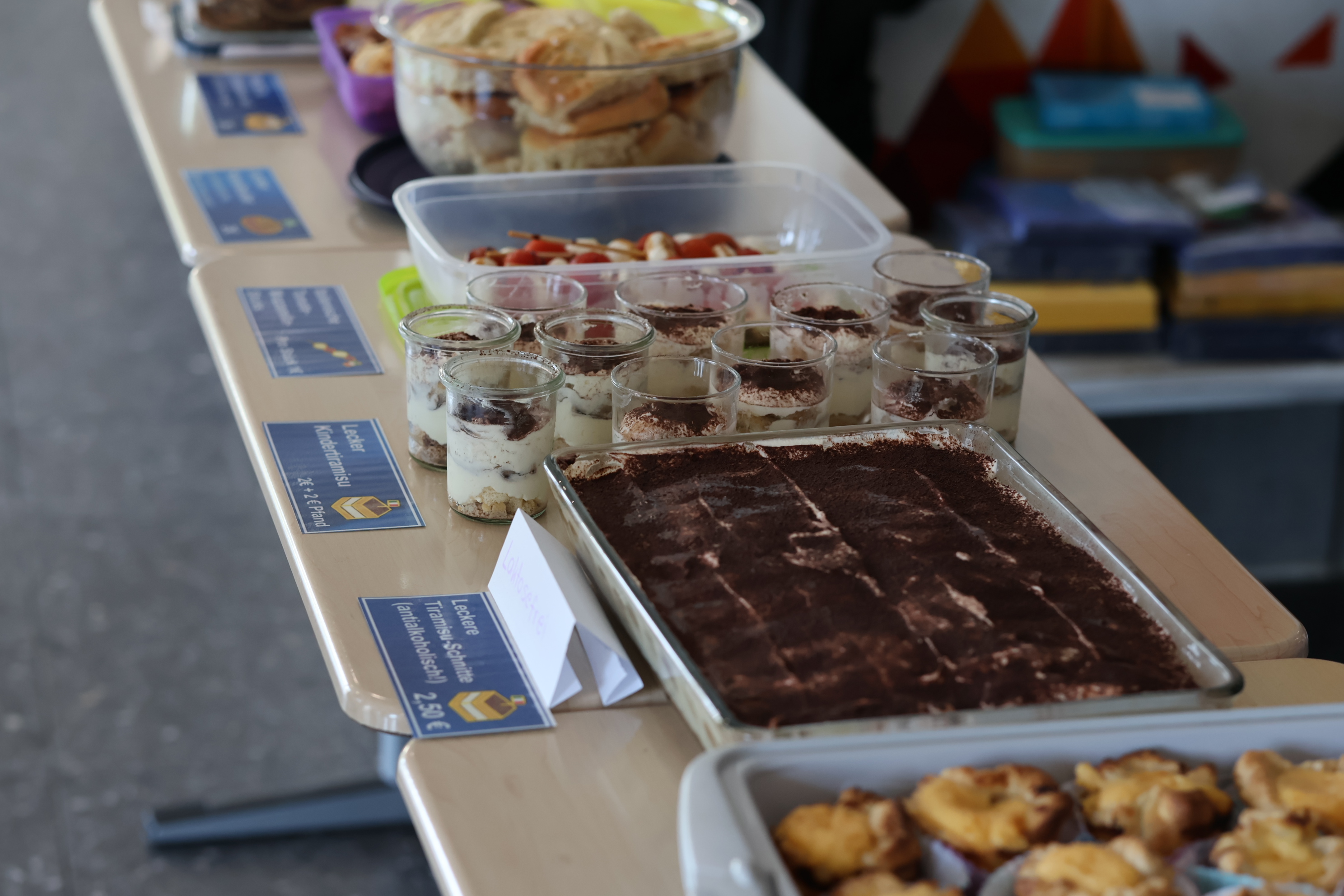 Ein großes "Europabuffet" wartet auf die Schülerinnen und Schüler. 