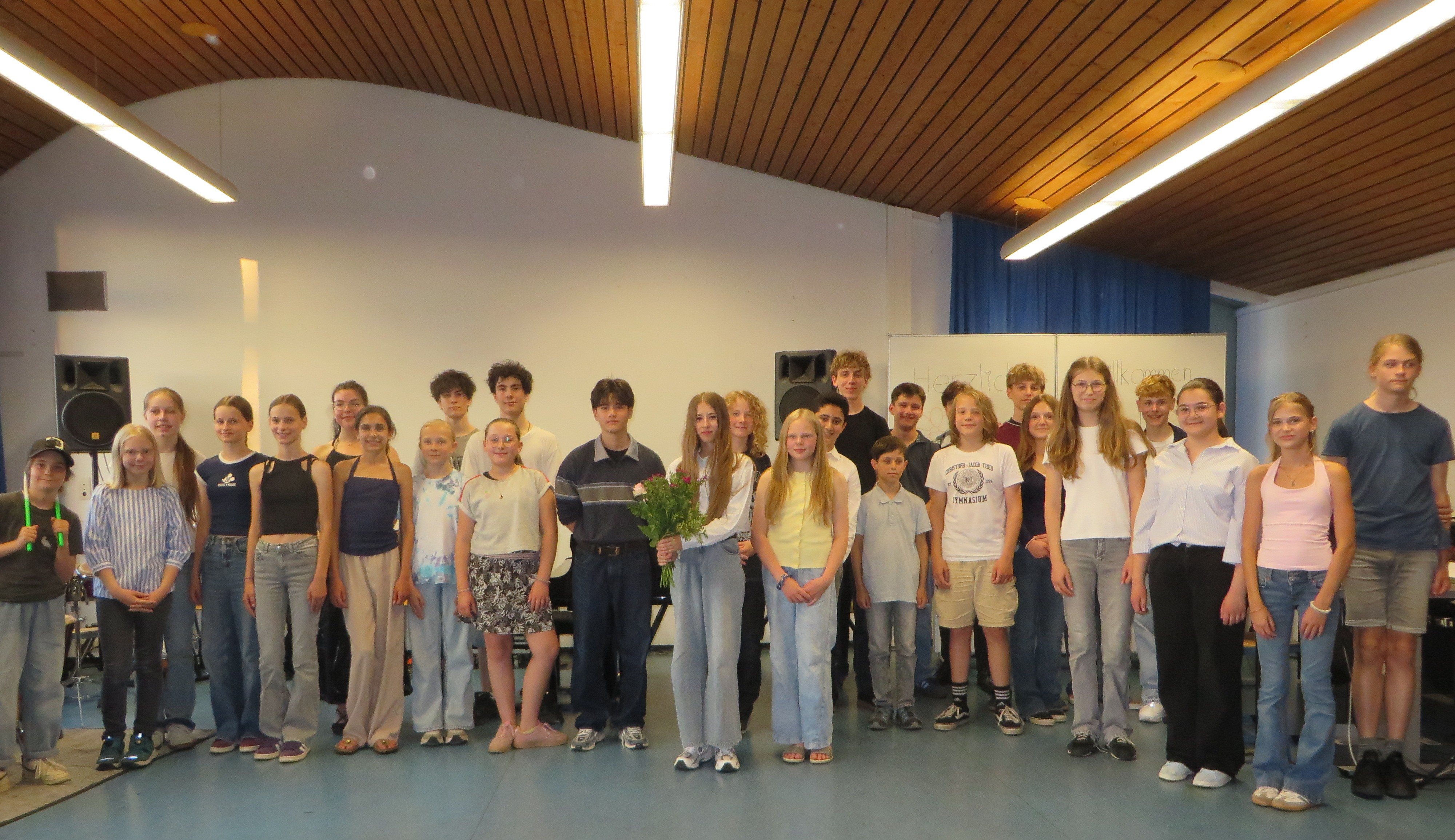 Gruppenfoto aller Musiker. 