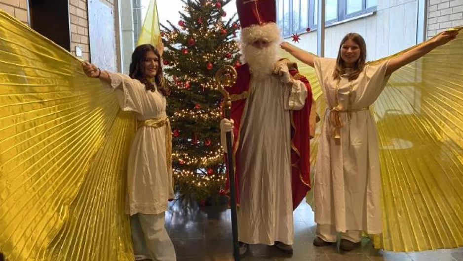 Nikolaus mit seinen Engeln