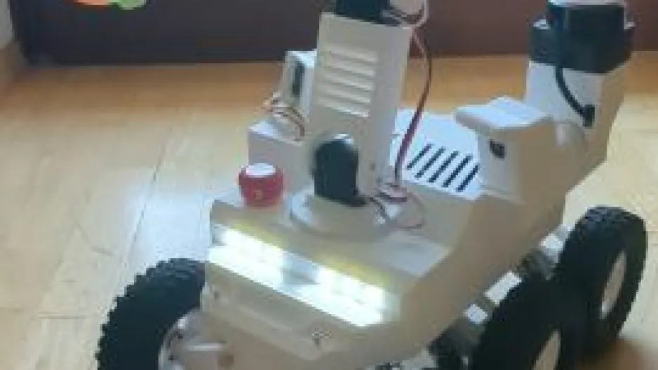 Roboter mit eingenem Arm. 